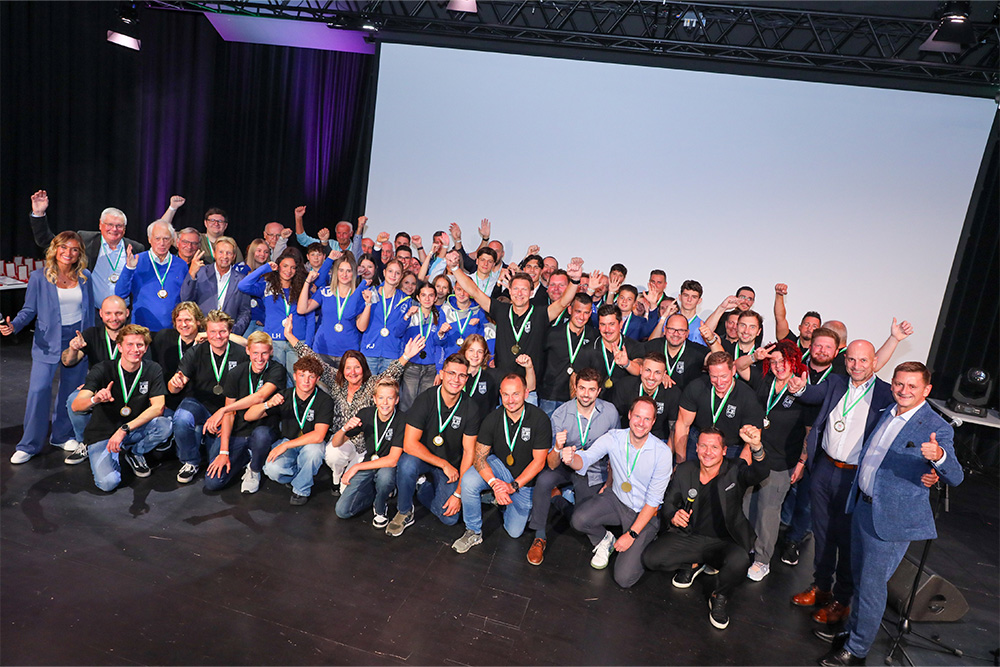 Gruppenfoto der geehrten Sportler:innen