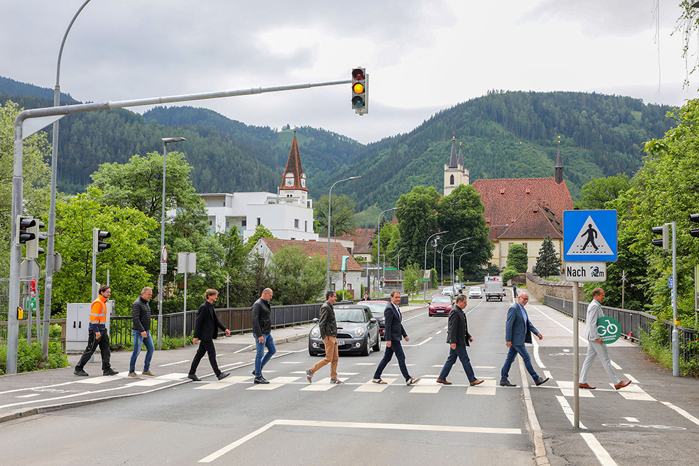 Menschen auf Zebrastreifen